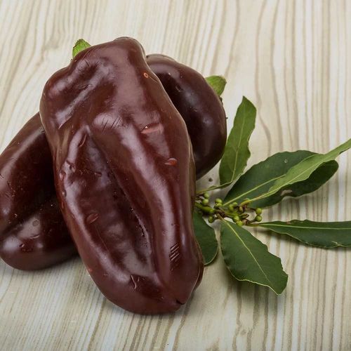 R&ouml;dbruna snackspaprikor p&aring; bord