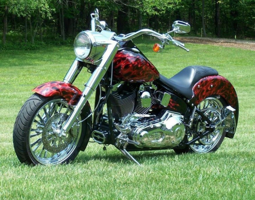 Svart kohuvud Harley FL Krom