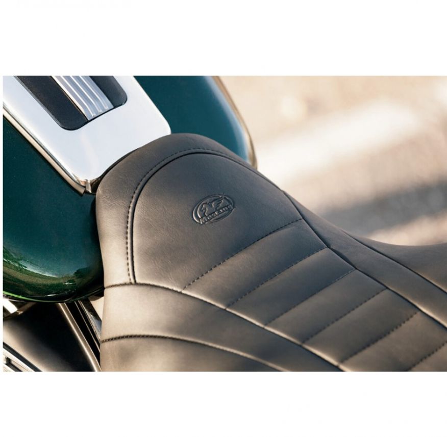 One-Piece Deluxe 2-Up Touring Seat